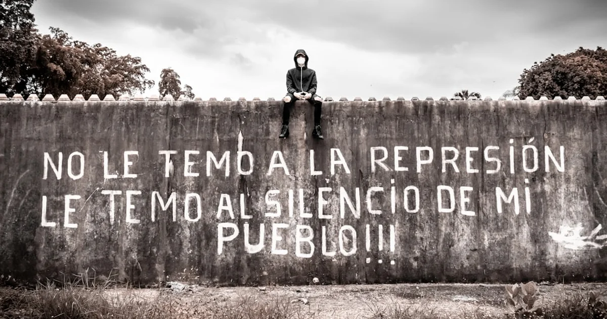 El enemigo en el espejo: Por qué tus finanzas dependen más de tu mente que de los números
